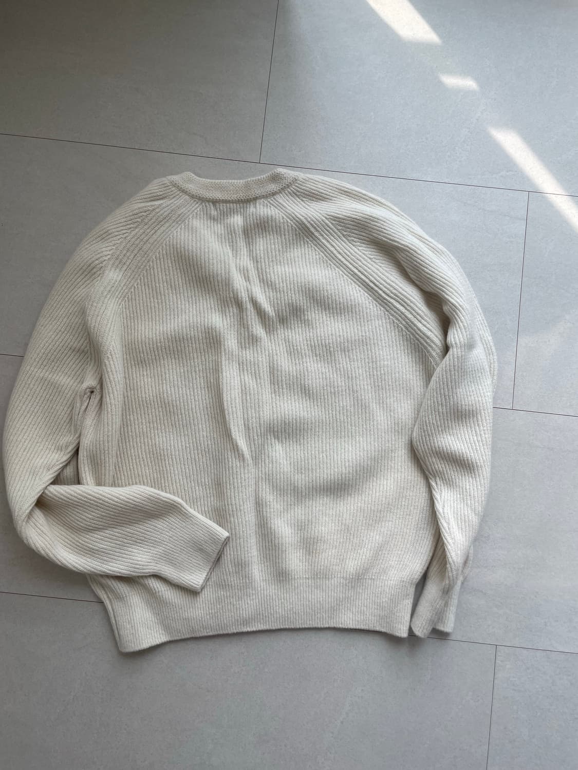 비슬로우 브이넥 니트 상품이미지2