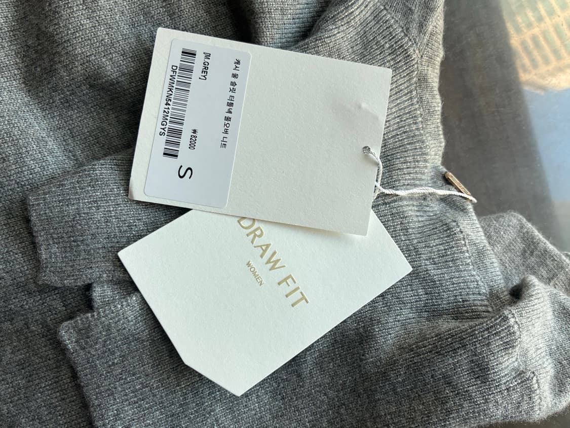 (새상품)(S) 드로우핏 우먼 캐시 울 슬릿 터틀넥 풀오버 니트 상품이미지8