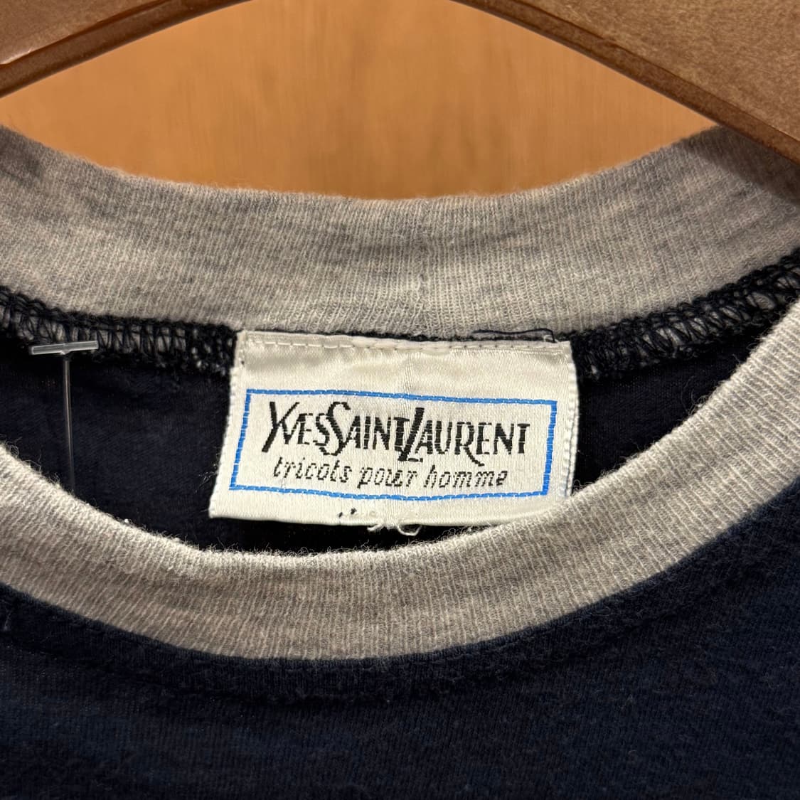 입생로랑 반팔 티셔츠 크리에이션 YSL 빅로고 백프린트 디테일 네이비 상품이미지7