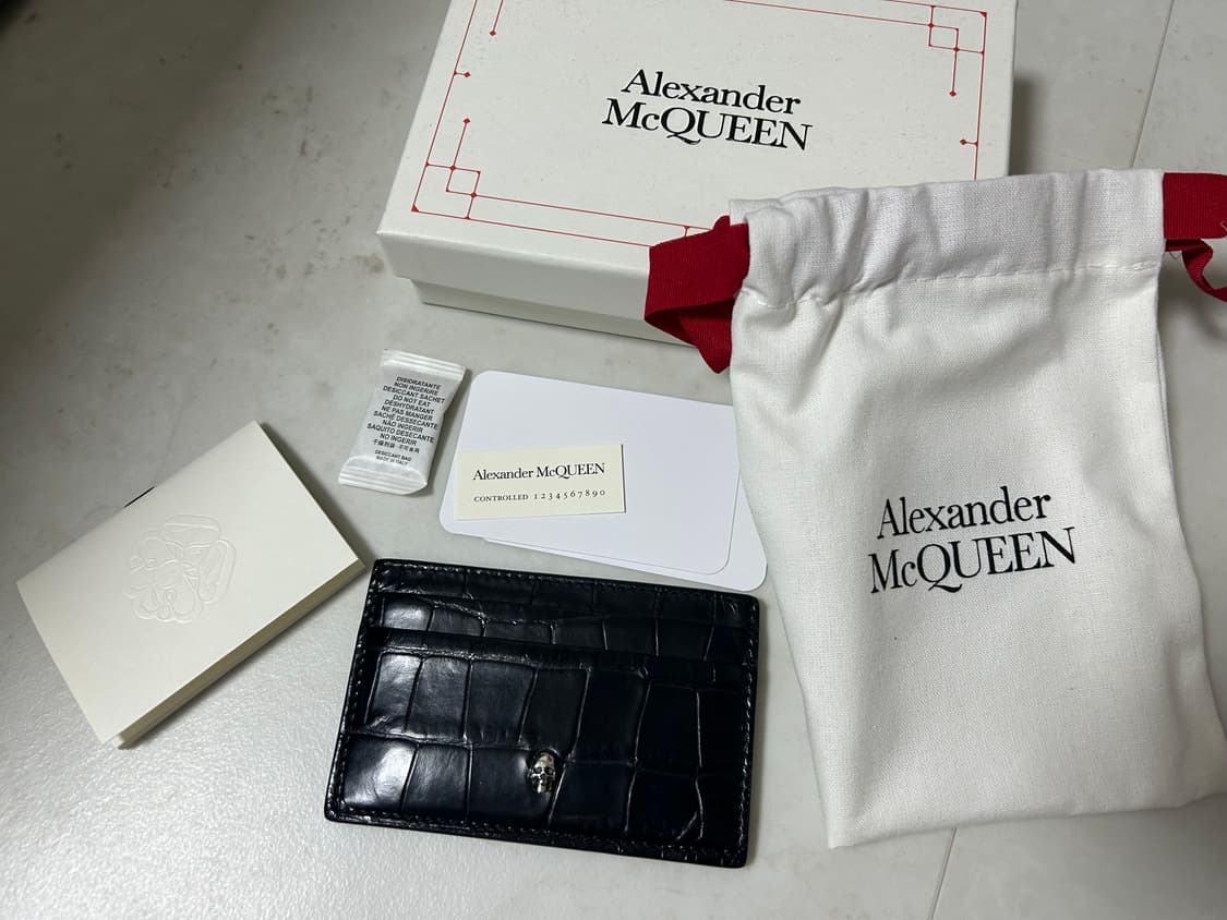 알렉산더 맥퀸 스컬 카드지갑 상품이미지1