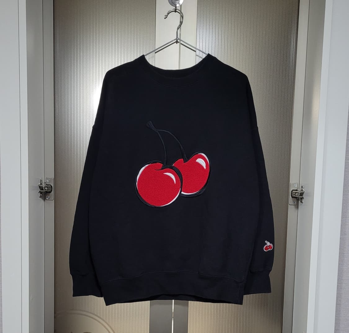 (새상품급) 키르시 빅체리 맨투맨 상품이미지1