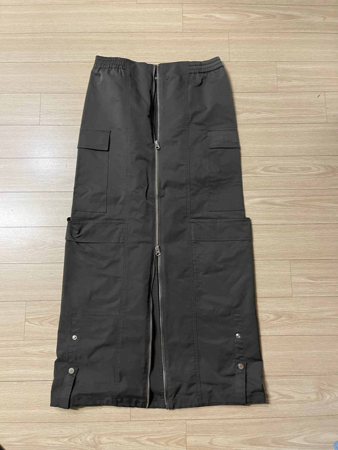 스튜디오테이블 studiotable 집업 포켓 롱스커트 딥그레이 상품이미지3