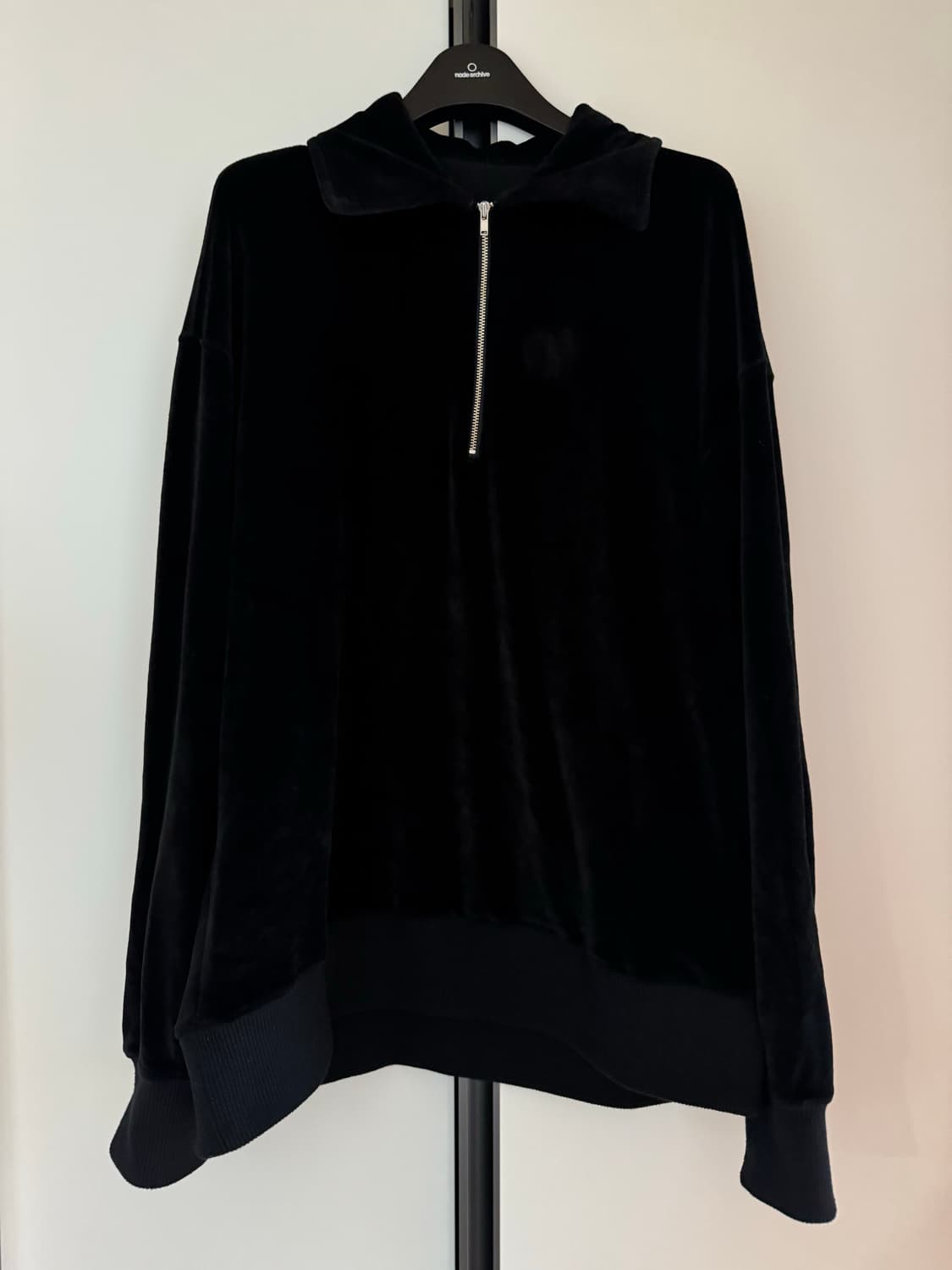 유스 블랙 벨벳 하프집업 판매 상품이미지1