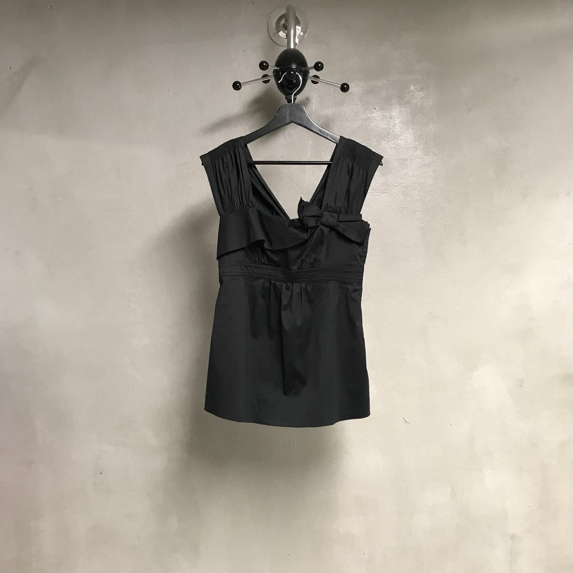 프라다 슬리브리스 탑 블랙 40(W) 상품이미지1