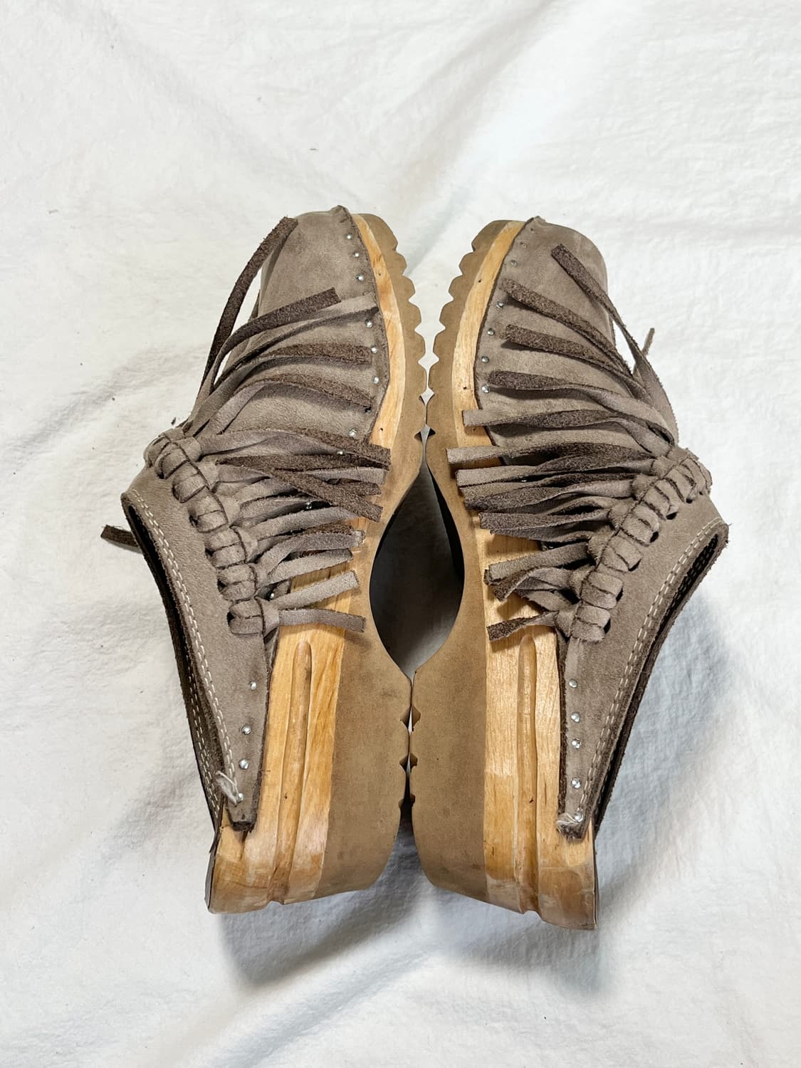 [36/235] 니들스 트로엔토프 스웨이드 프린지 클로그 상품이미지5