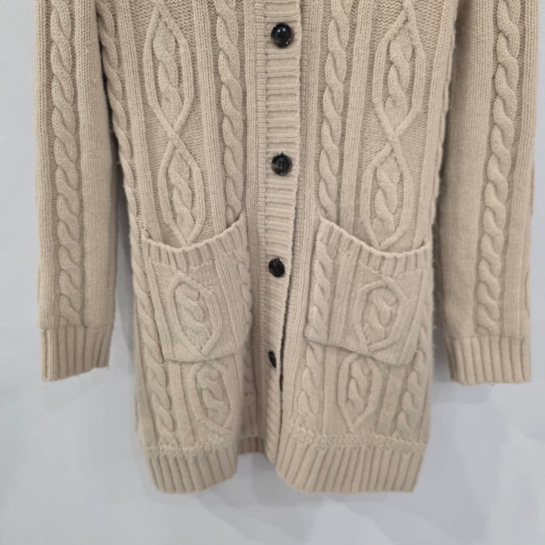 앤클리프 퍼 후드 꽈배기 가디건 90 상품이미지2