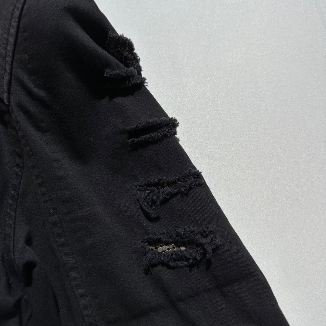(매장판) BALMAIN 발망 파워숄더 데미지 셔츠 상품이미지5