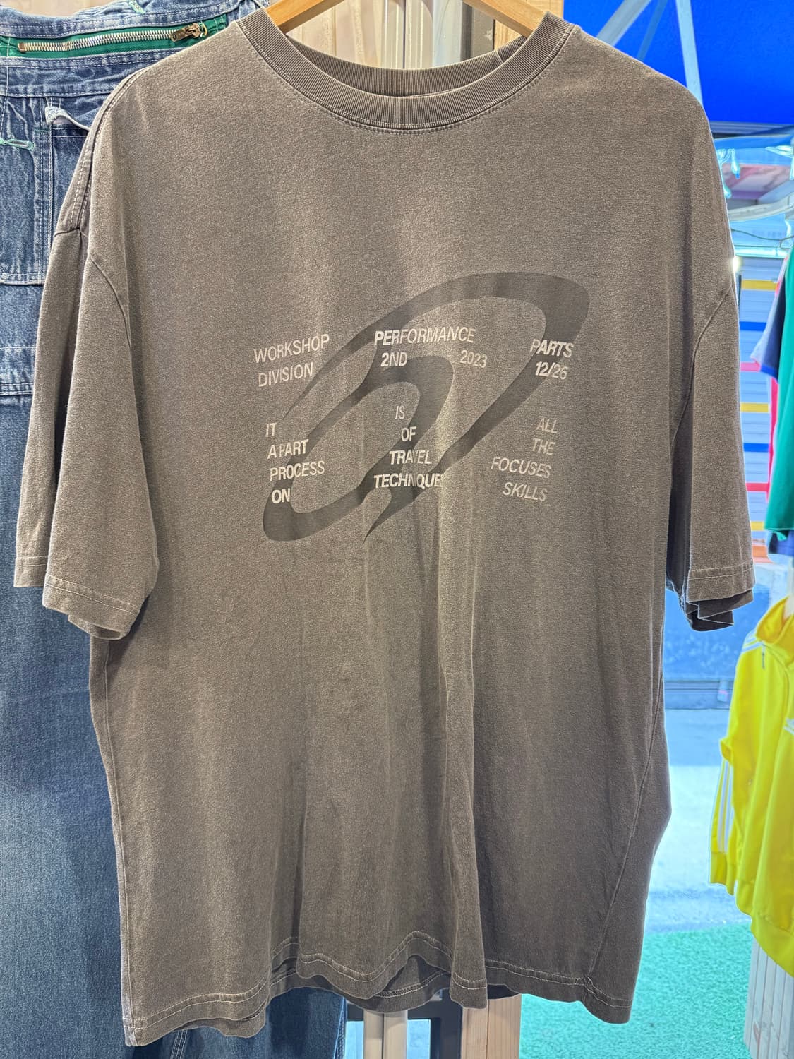 트래블 차콜 피그먼트 반팔 티셔츠 상품이미지1