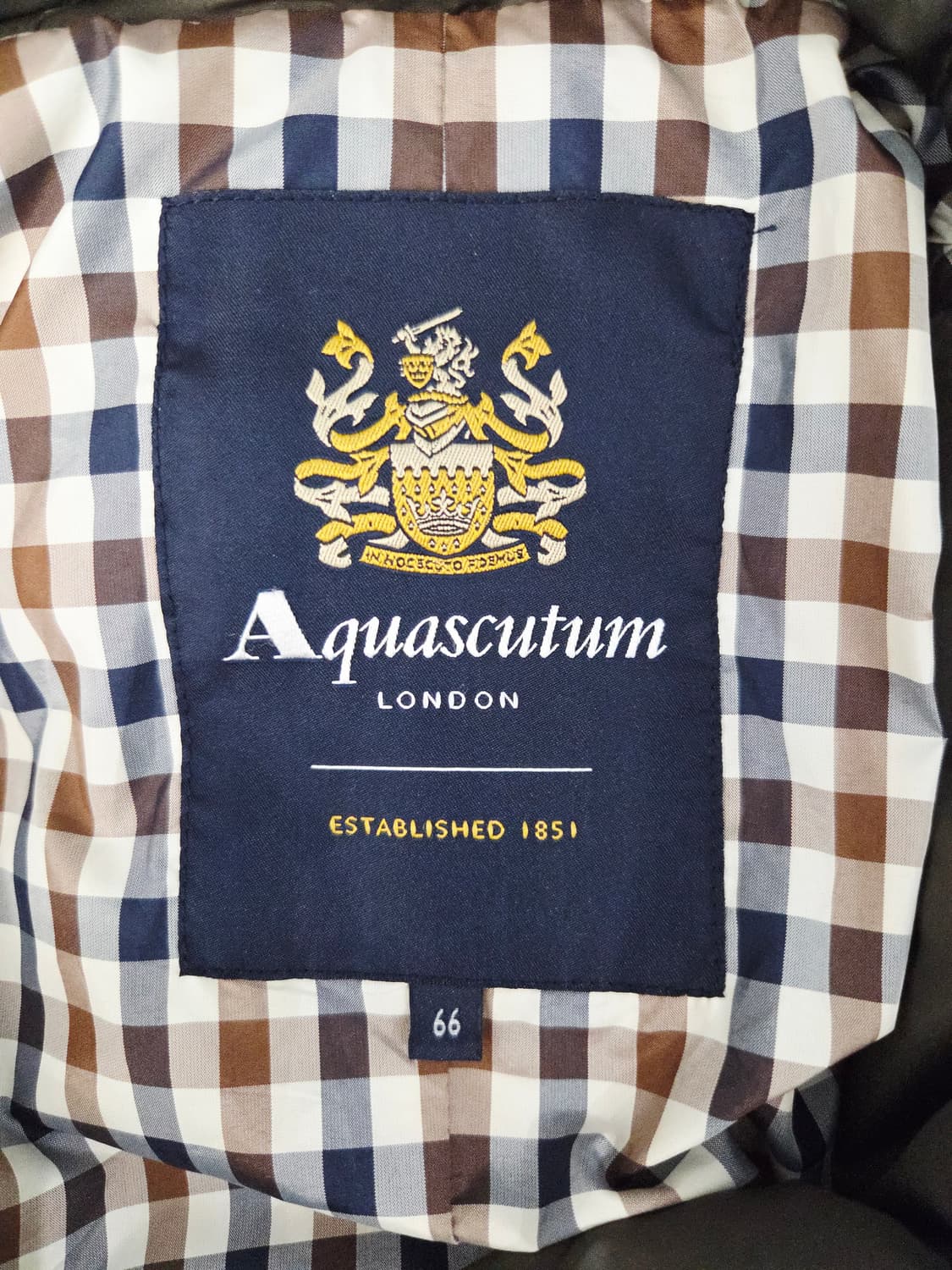 아쿠아스큐텀 시그니처 클럽체크 구스다운 더블 롱 패딩 상품이미지8