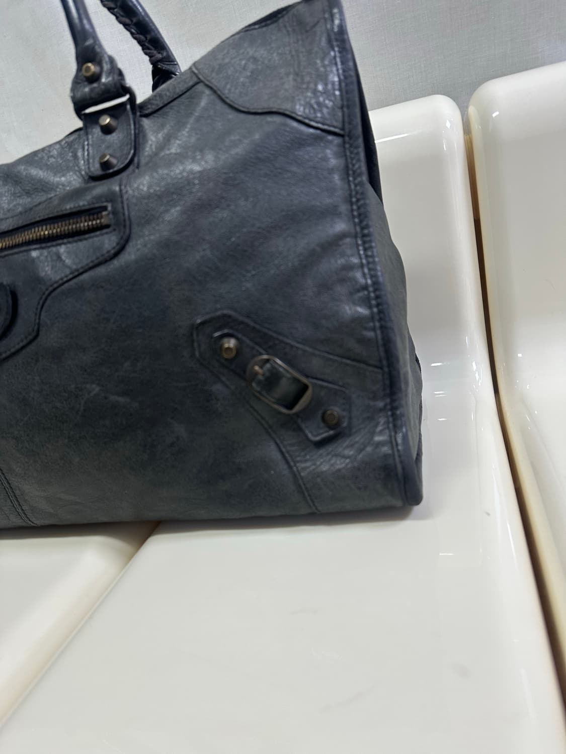 [A 정품] 발렌시아가 시티 모터백 라지 다크그레이 상품이미지3