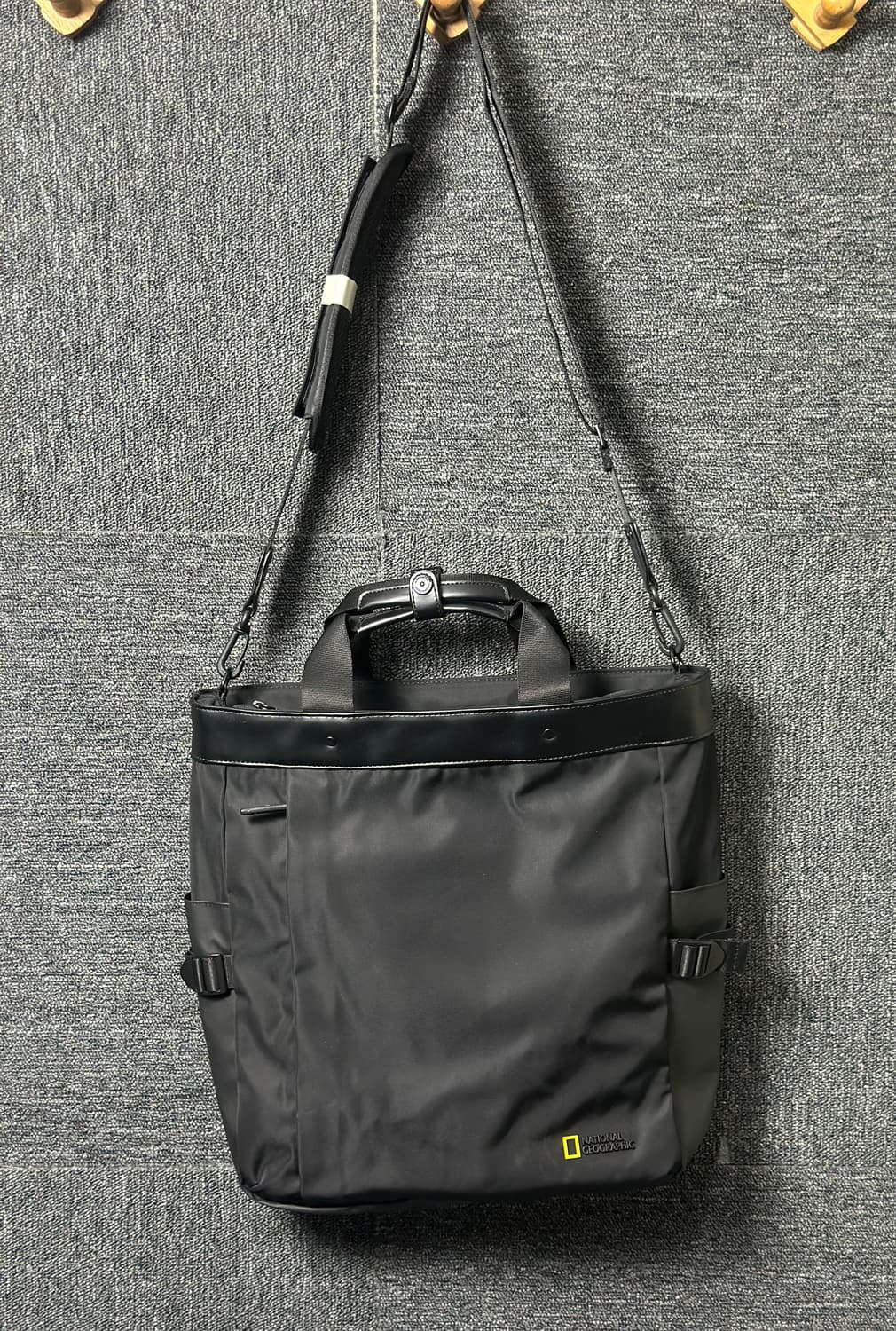 내셔널지오그래픽 토트백 블랙 상품이미지1