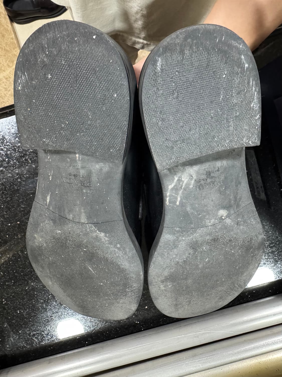 [8.5/275] PRADA 프라다 초콜릿 브러시드 가죽 로퍼 블랙 상품이미지5