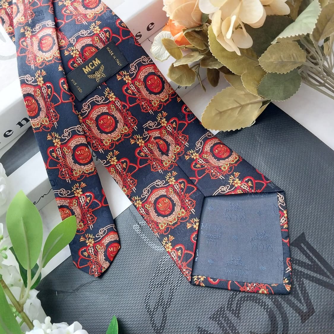 MCM 실크 블랙 레드&옐로 패턴 넥타이 9.5cm A+등급 K1435
 상품이미지5