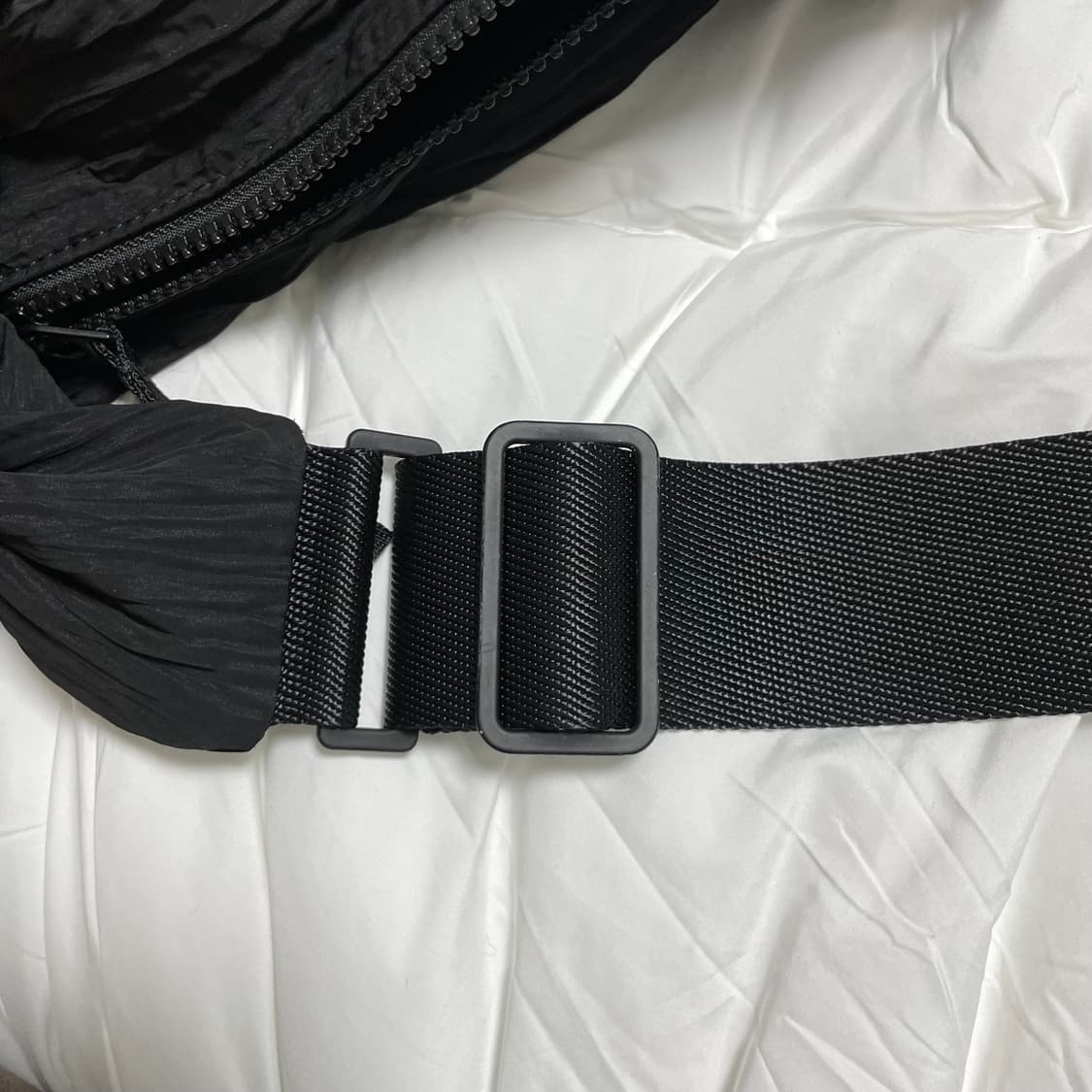 COS 코스 스모크드 크로스바디 백 블랙 상품이미지4