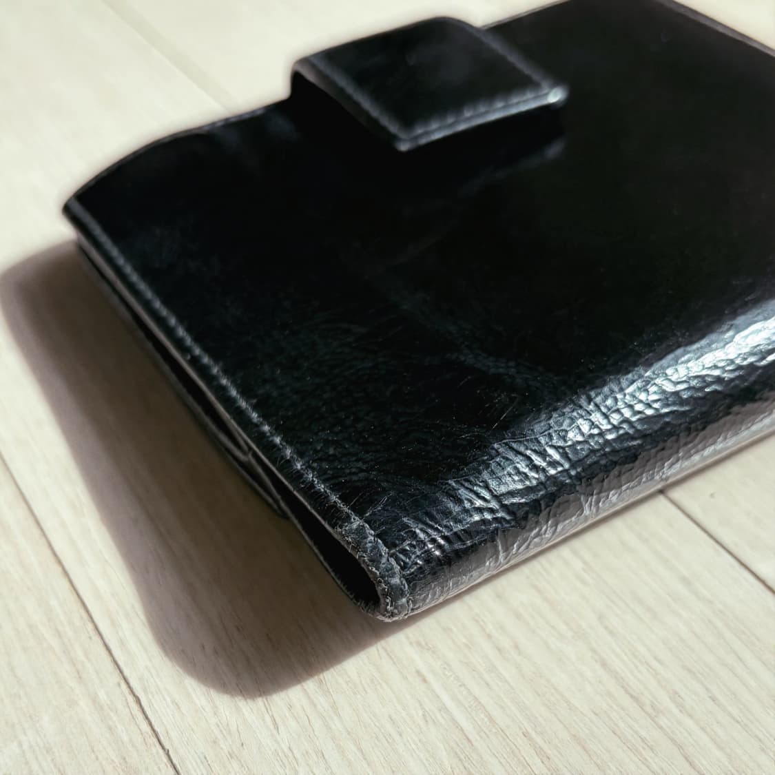 입생로랑 빈티지 블랙 에나멜 반지갑 상품이미지7