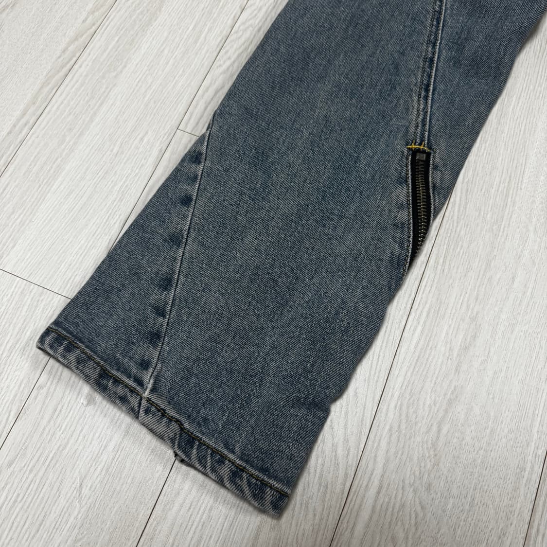 넥스트도어립스 트위스트 지퍼 데님팬츠 상품이미지4