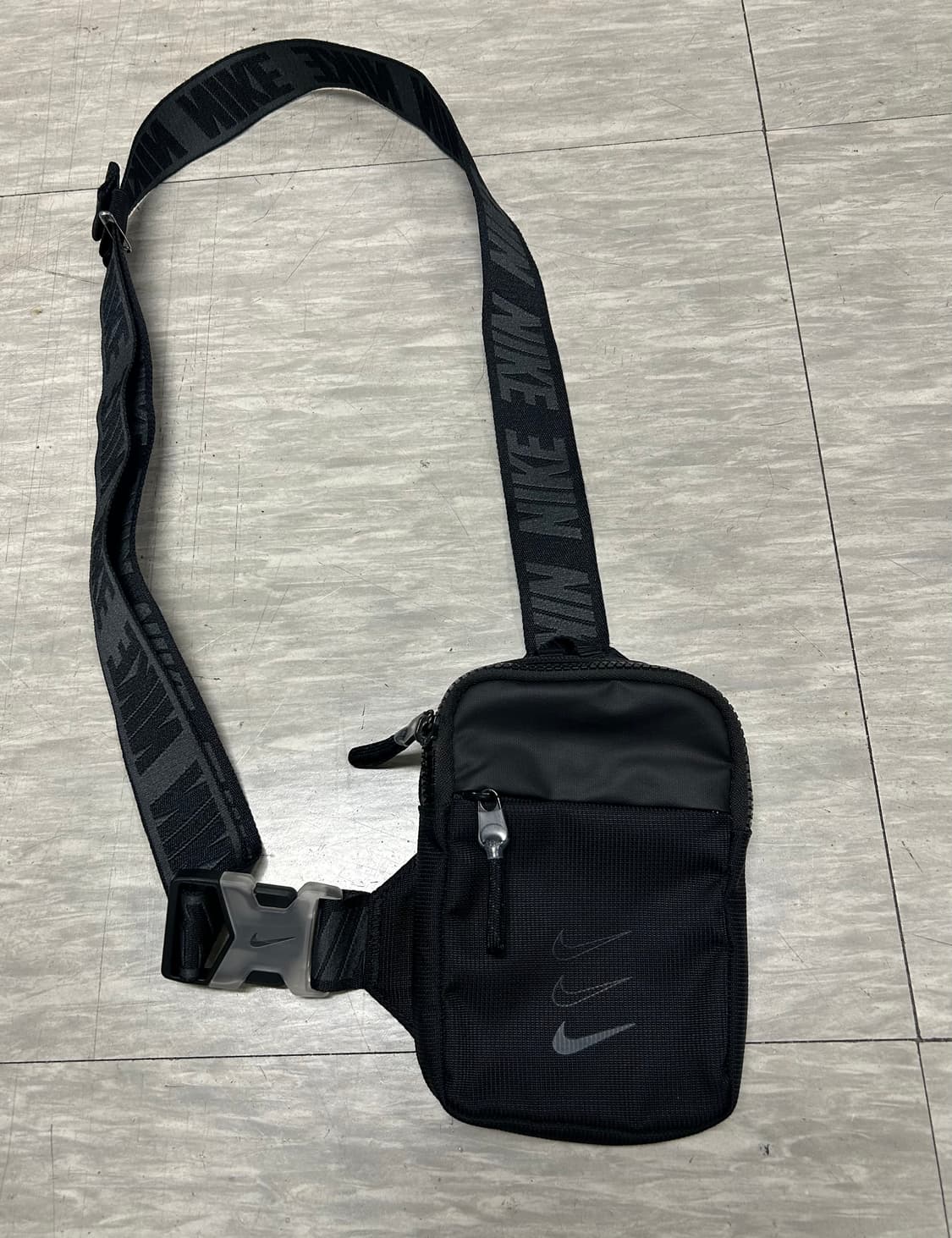 나이키 블랙 미니 크로스백 상품이미지1