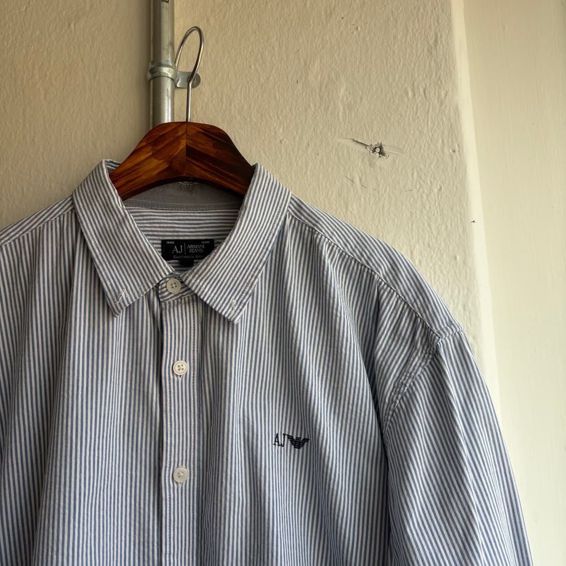 알마니 진스 로고 핀스트라이프 셔츠 상품이미지1
