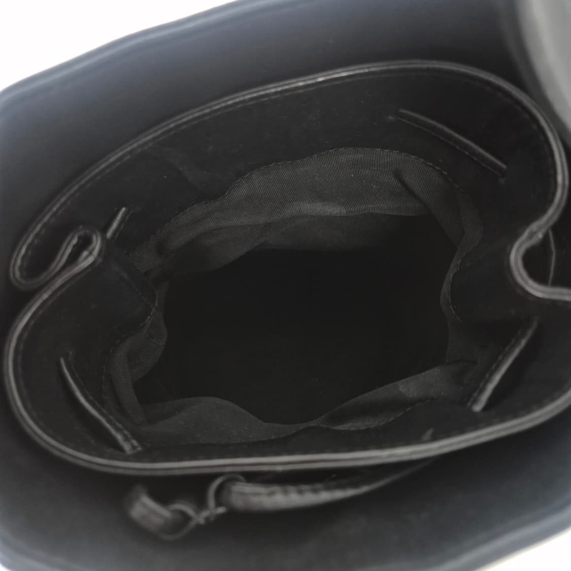 [감정완료] 샤넬 초코바 스티치 원통 숄더백 블랙 상품이미지8