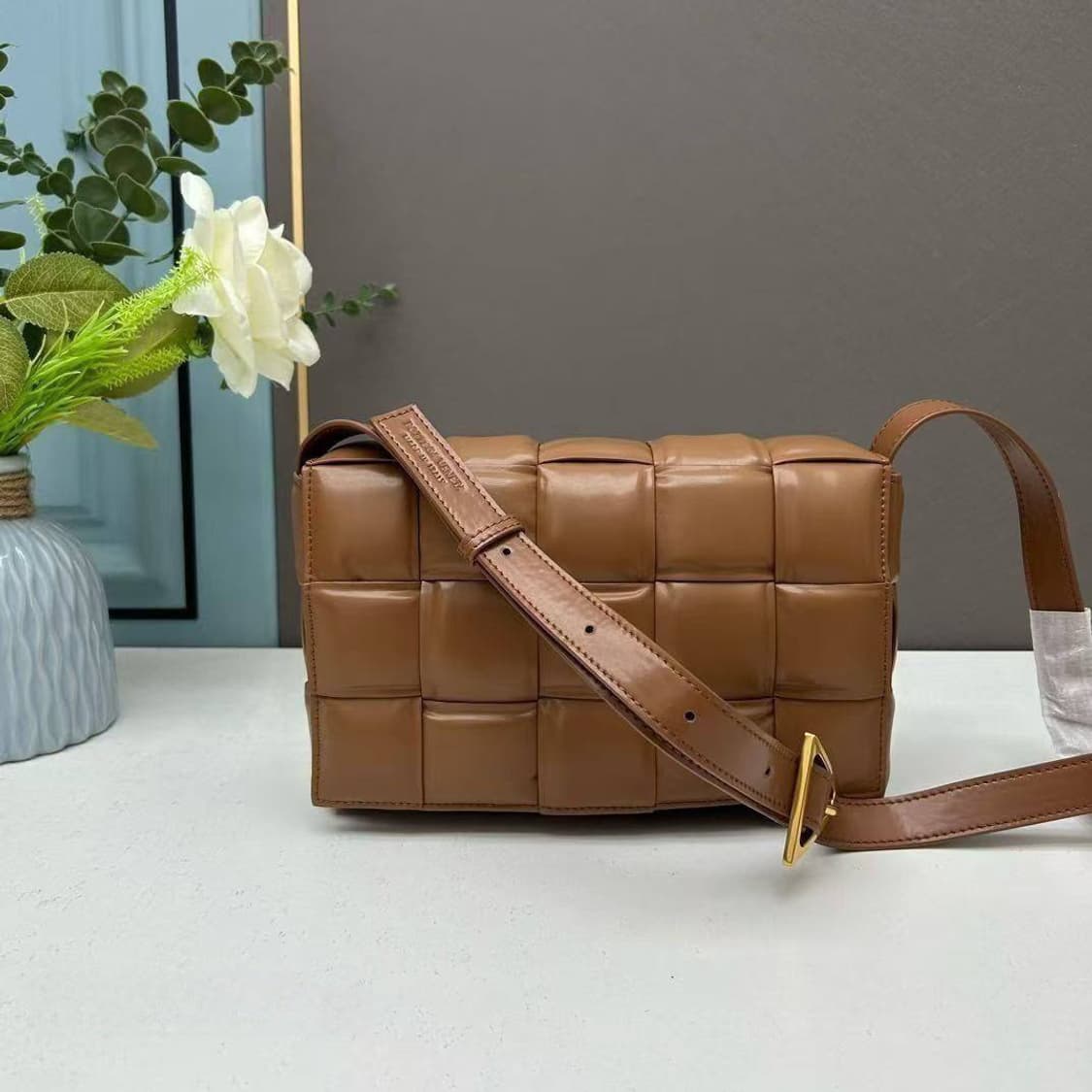 보테가 베네타(Bottega Veneta) 카세트 백 상품이미지4