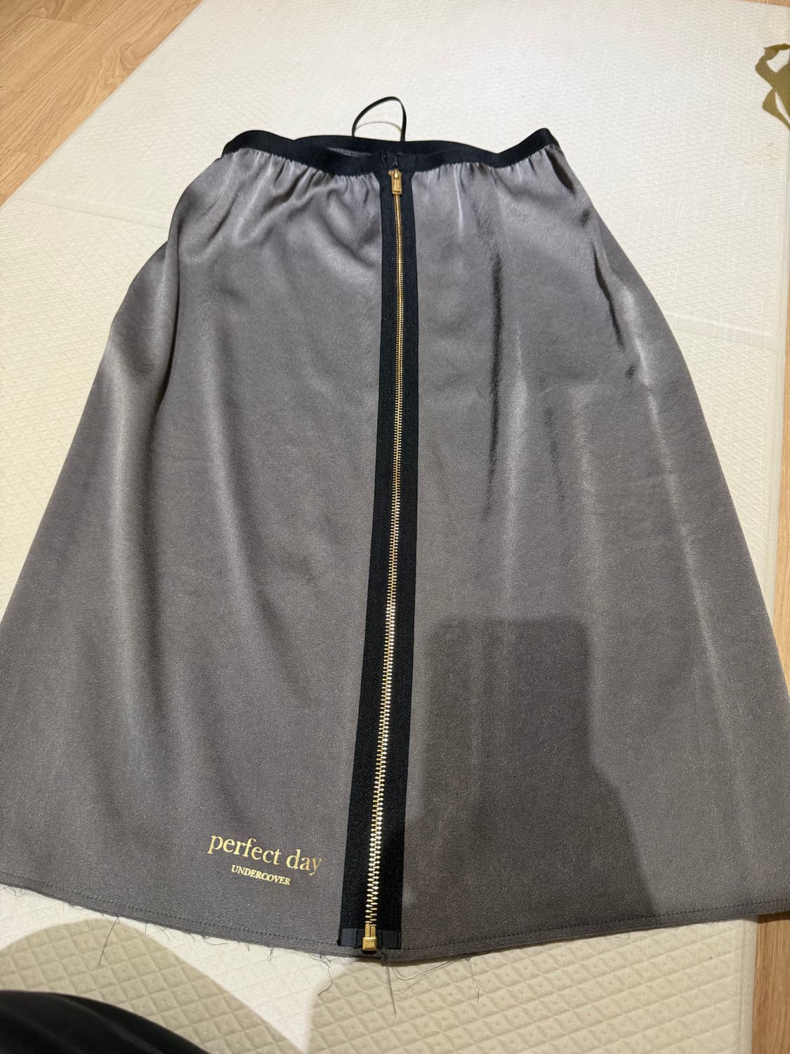 언더커버 그레이 스커트 상품이미지3