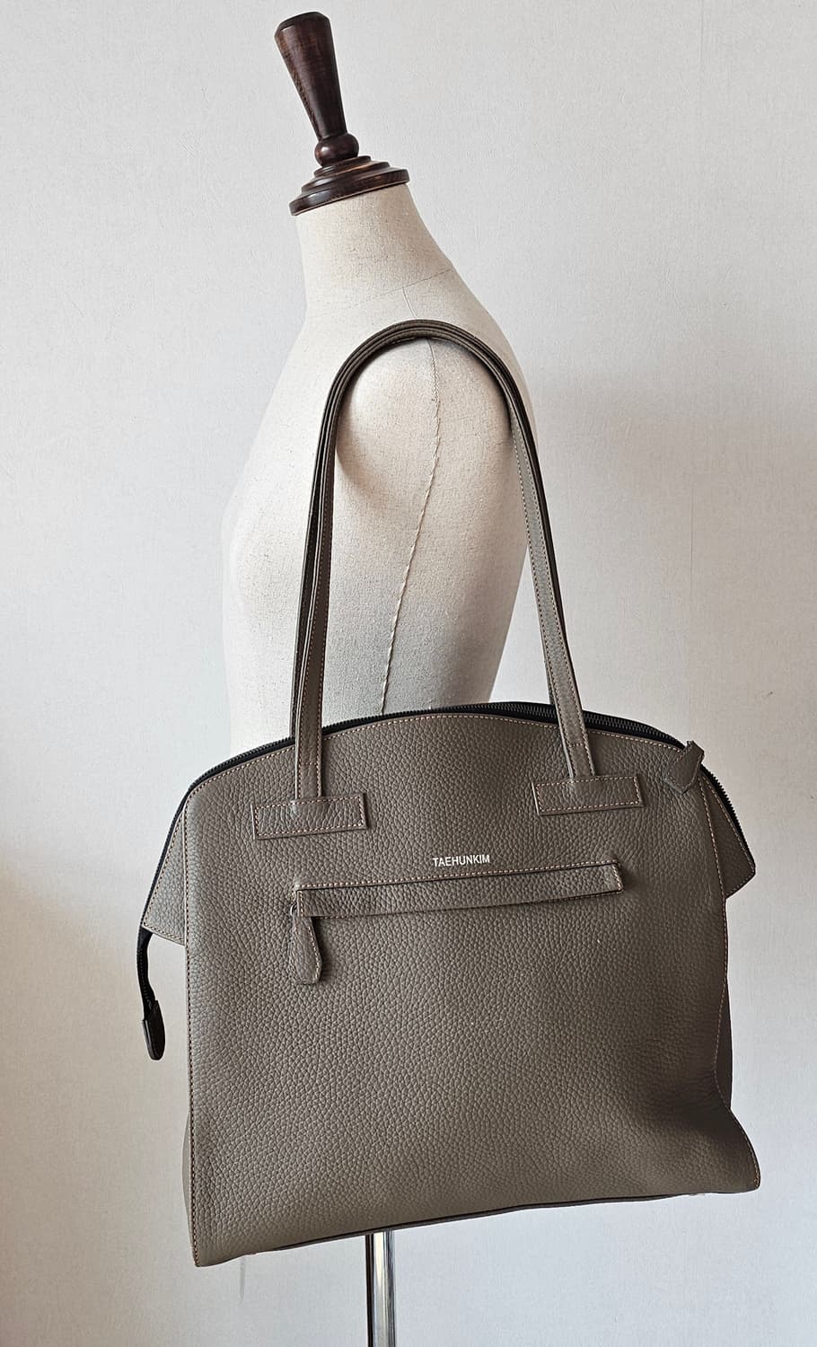 [새상품 현대백화점팝업진행] TAEHUNKIM 그레인 레더 토트 / 토프 상품이미지3