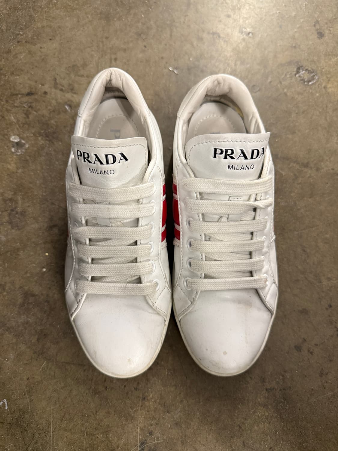 프라다 정품 1E125M 화이트&레드 컬러 비텔로 애비뉴  스니커즈 상품이미지2
