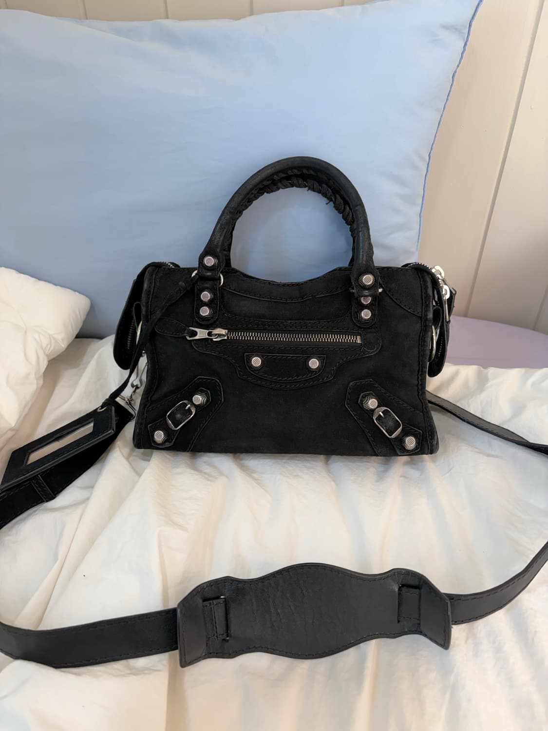 [A급 정품] 발렌시아가 시티 모터백 미니 블랙 스웨이드 상품이미지1