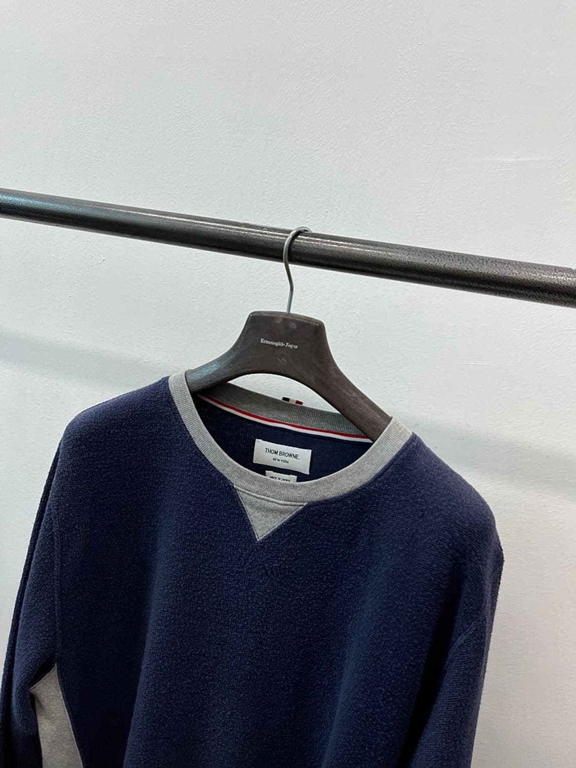 105-110) 톰브라운 부클 맨투맨 상품이미지3