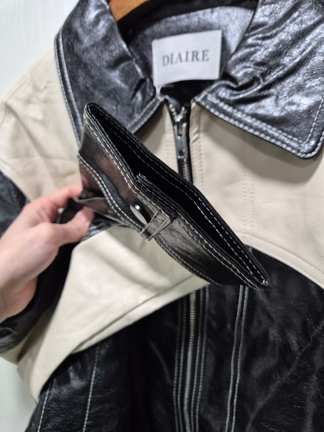 DIAIRE. 블랙 배색 레더 자켓 상품이미지4