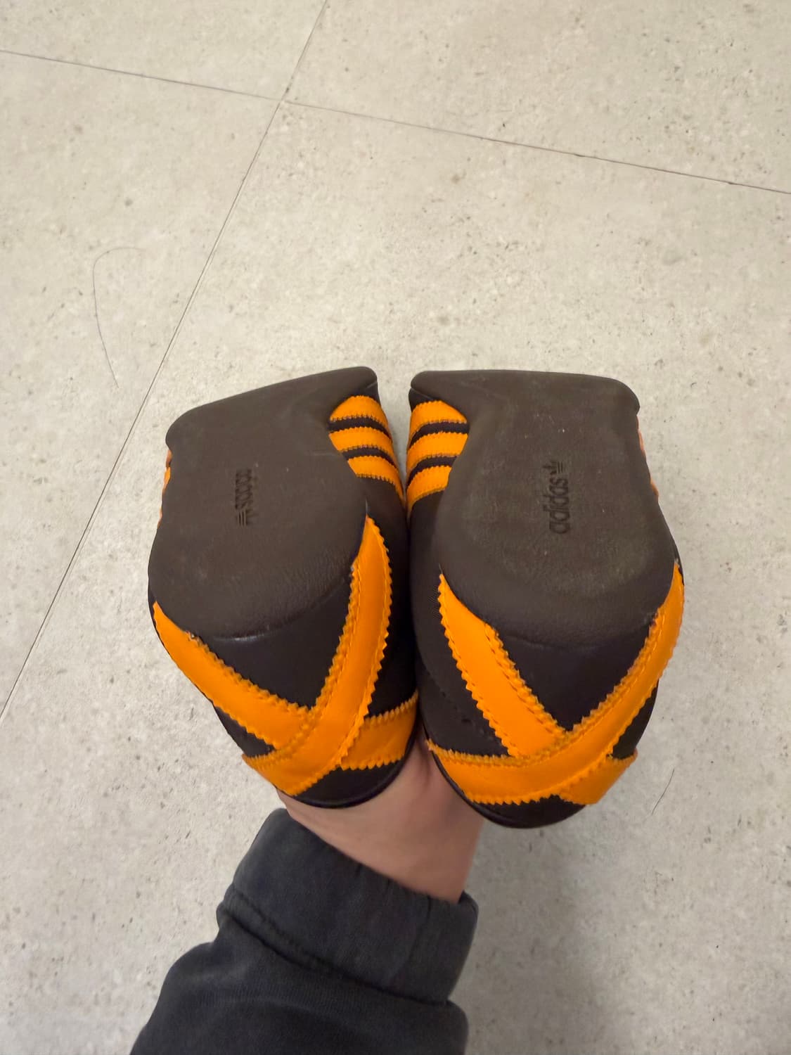 아디다스 도쿄 다크 브라운 오렌지 상품이미지4