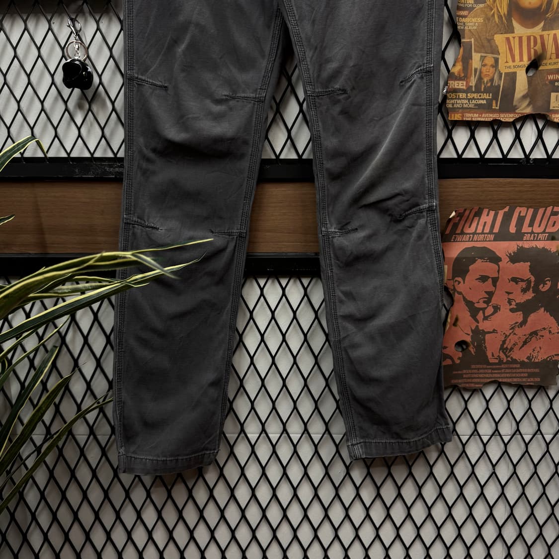 칼하트 스트레이트 핏 워크 팬츠 후면 포켓 로고 포인트 그레이 상품이미지4