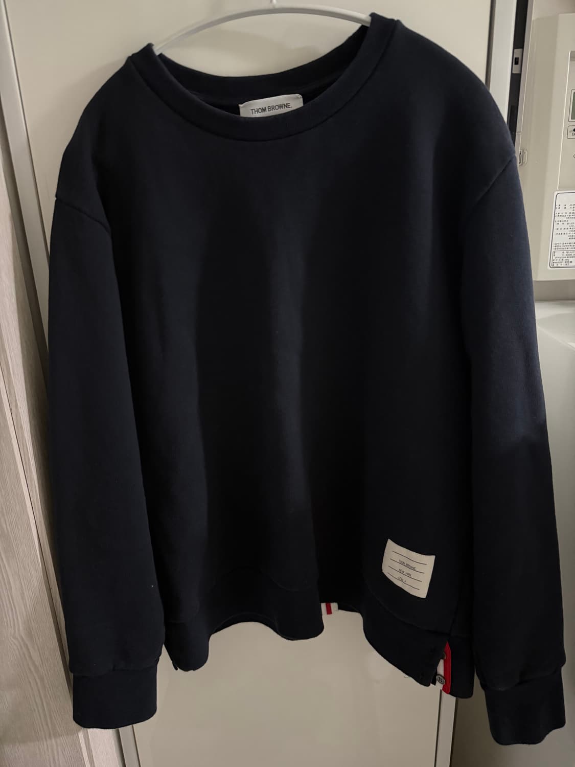 [백화점판] 톰브라운 백삼선 맨투맨 상품이미지1