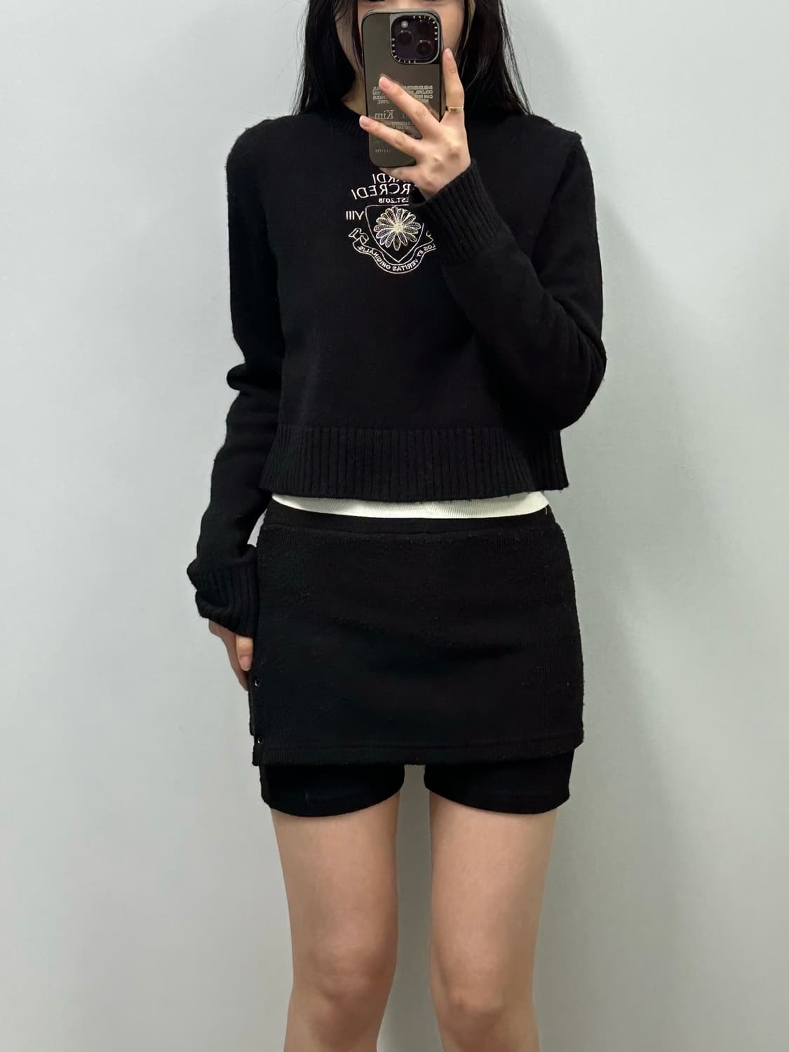 마르디 메크르디 자수로고 블랙 니트 상품이미지1