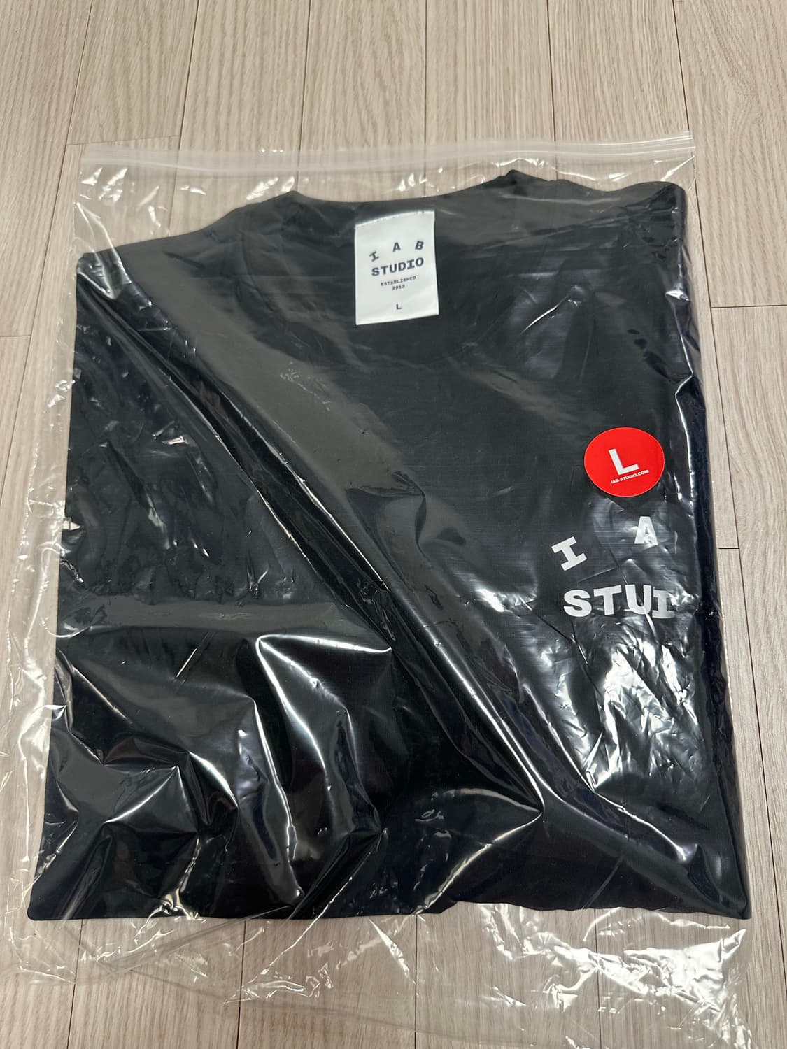 L 아이앱 스튜디오 티셔츠 블랙 화이트 상품이미지3