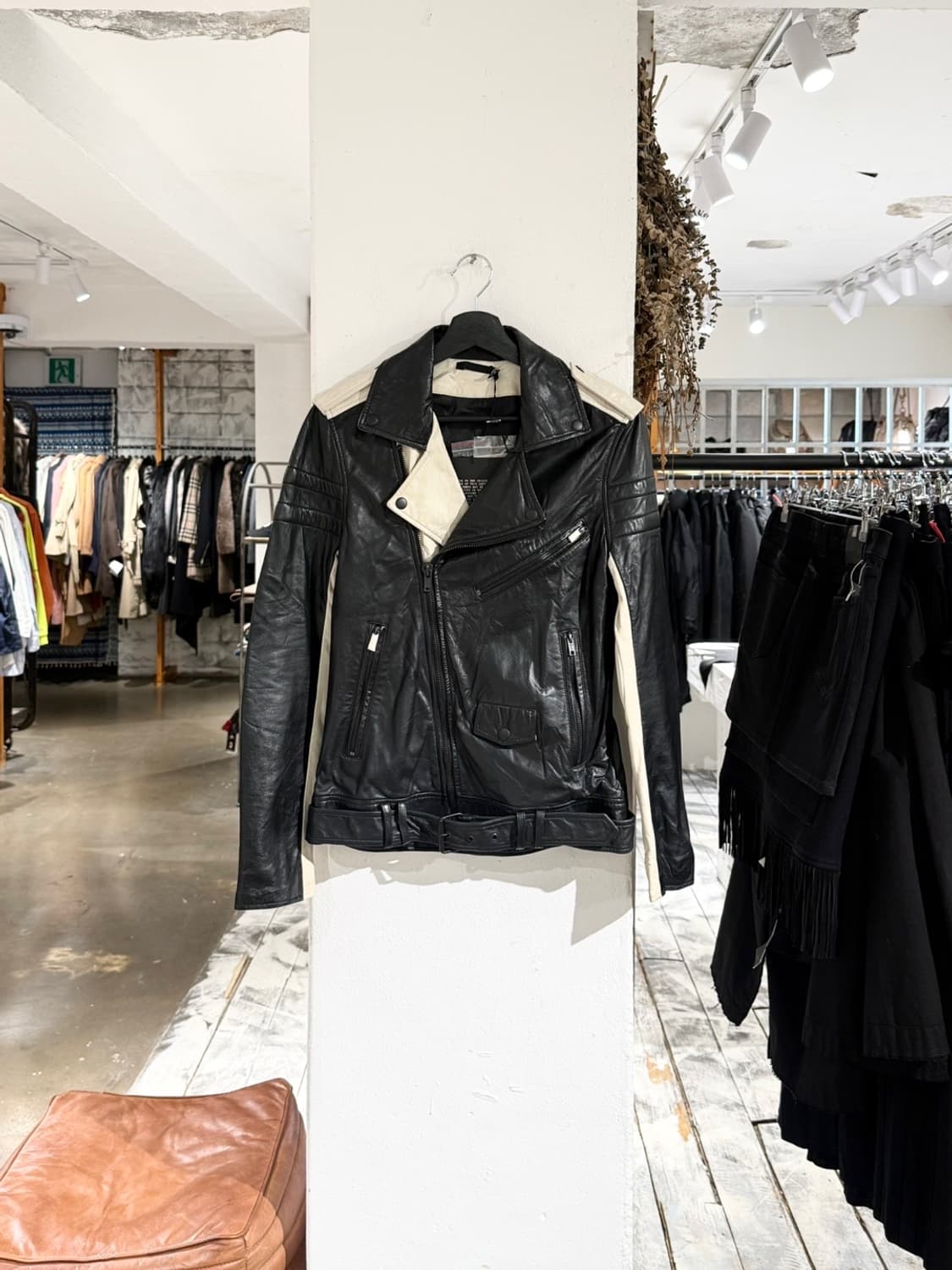 비엘케이 디엔엠 블랙 화이트 투톤 레더 바이커 자켓 상품이미지1