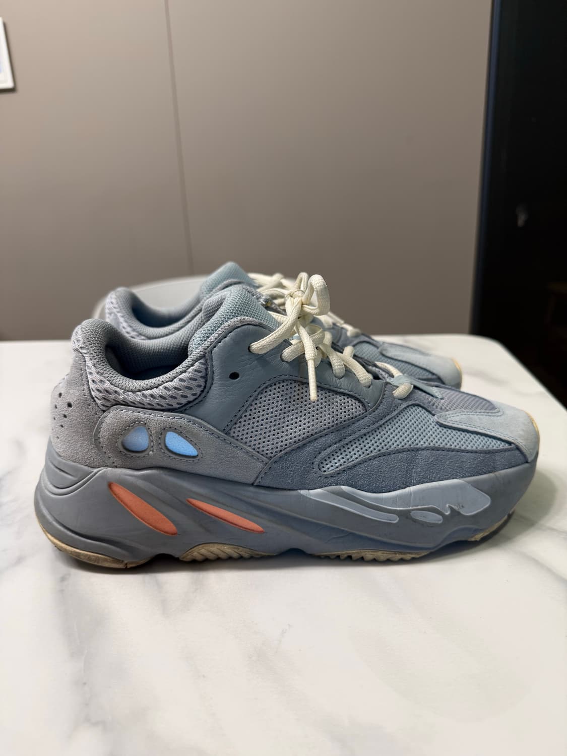 이지부스트 700 이너시아 250 정품 상품이미지3