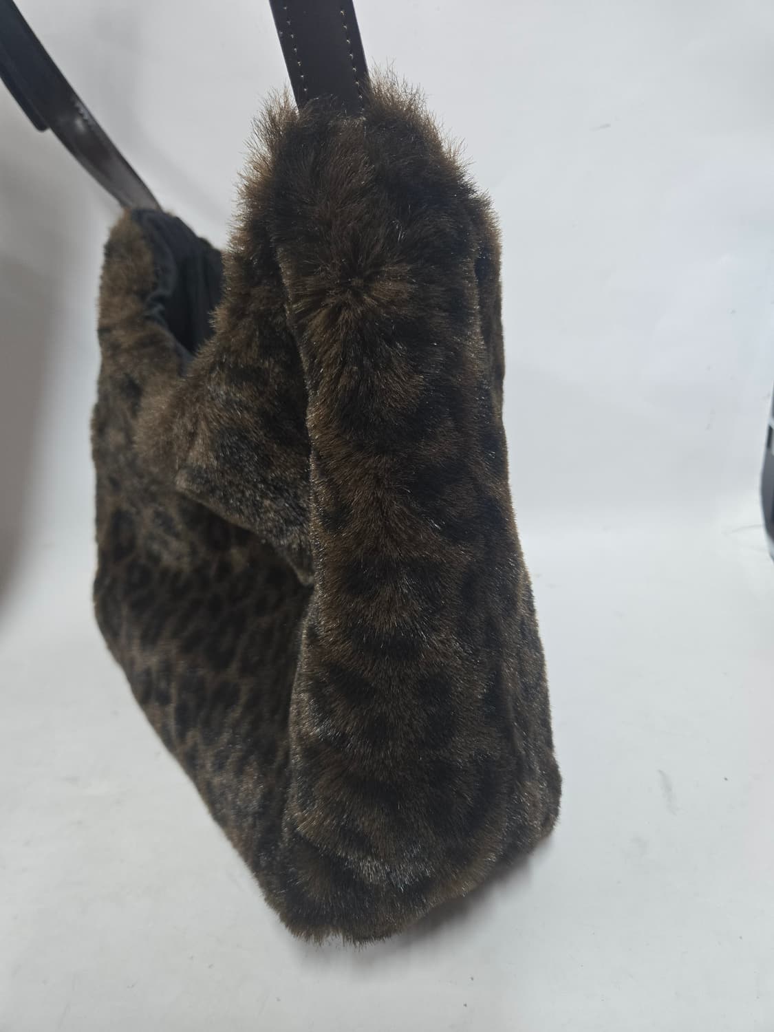 한섬sj 브라운 퍼 숄더백 호보백 상품이미지4