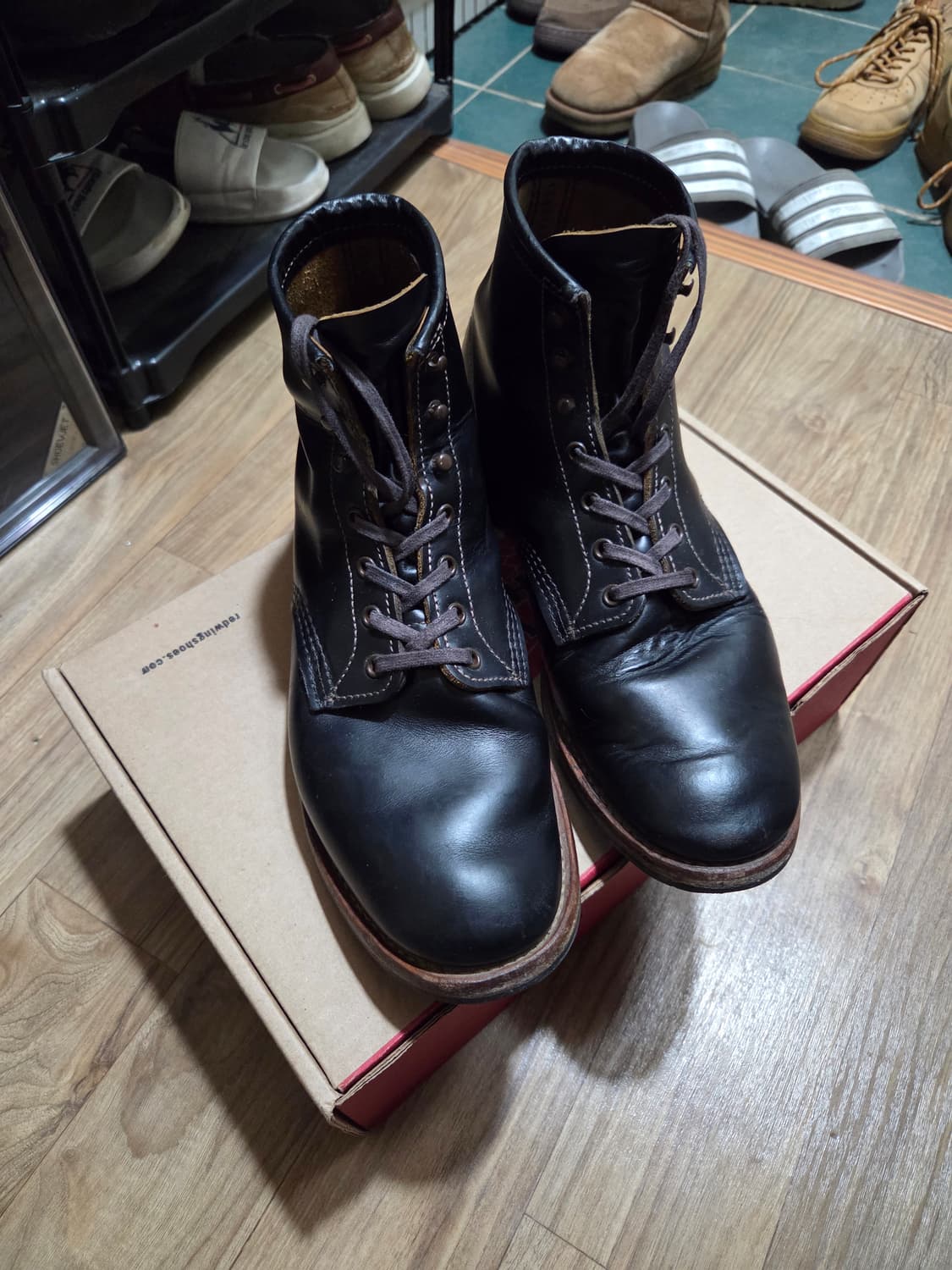 레드윙 9060 플랫박스 270사이즈 상품이미지1