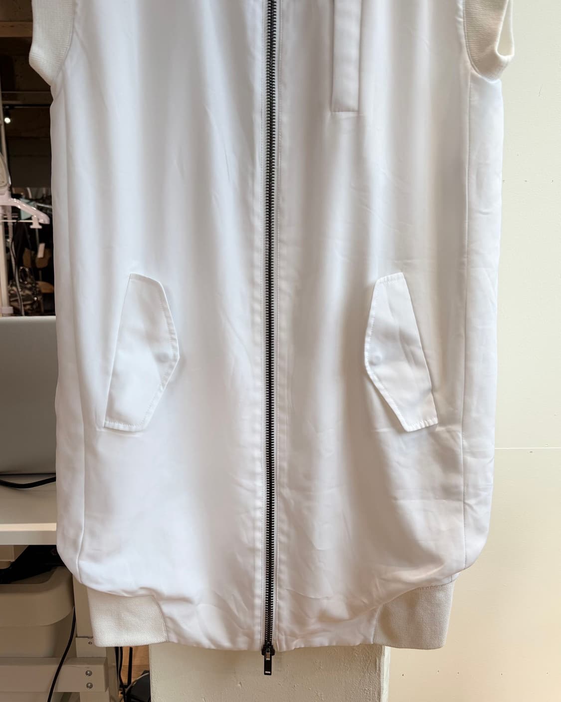 mm6 화이트 폴리에스터 슬리브리스 투웨이 자켓  상품이미지6