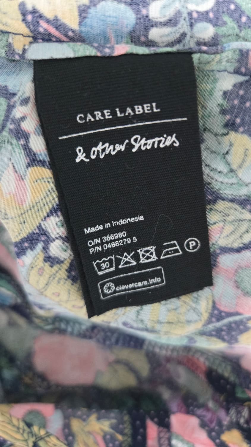 앤아더스토리즈 플라워 프릴블라우스 상품이미지7