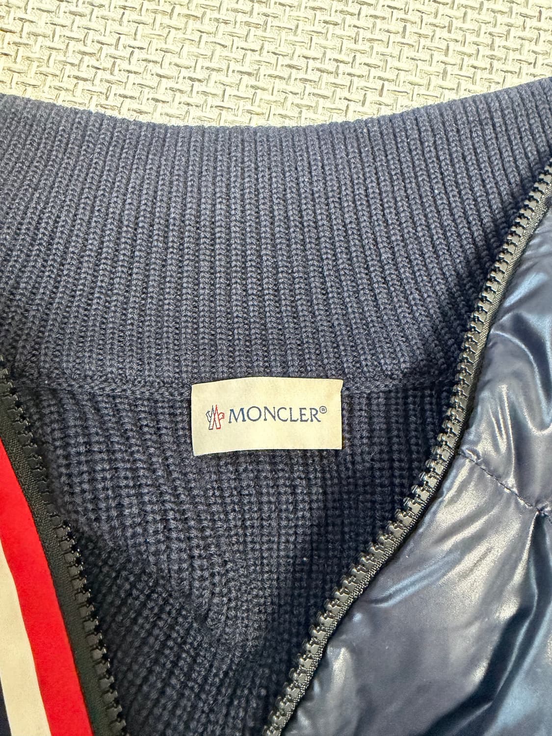 급처/백화점판 몽클레어 니트패딩 L 상품이미지3