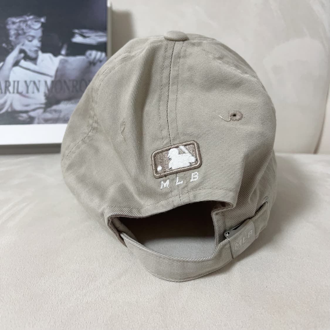 [정품] mlb 베이지 화이트로고 모자 상품이미지3