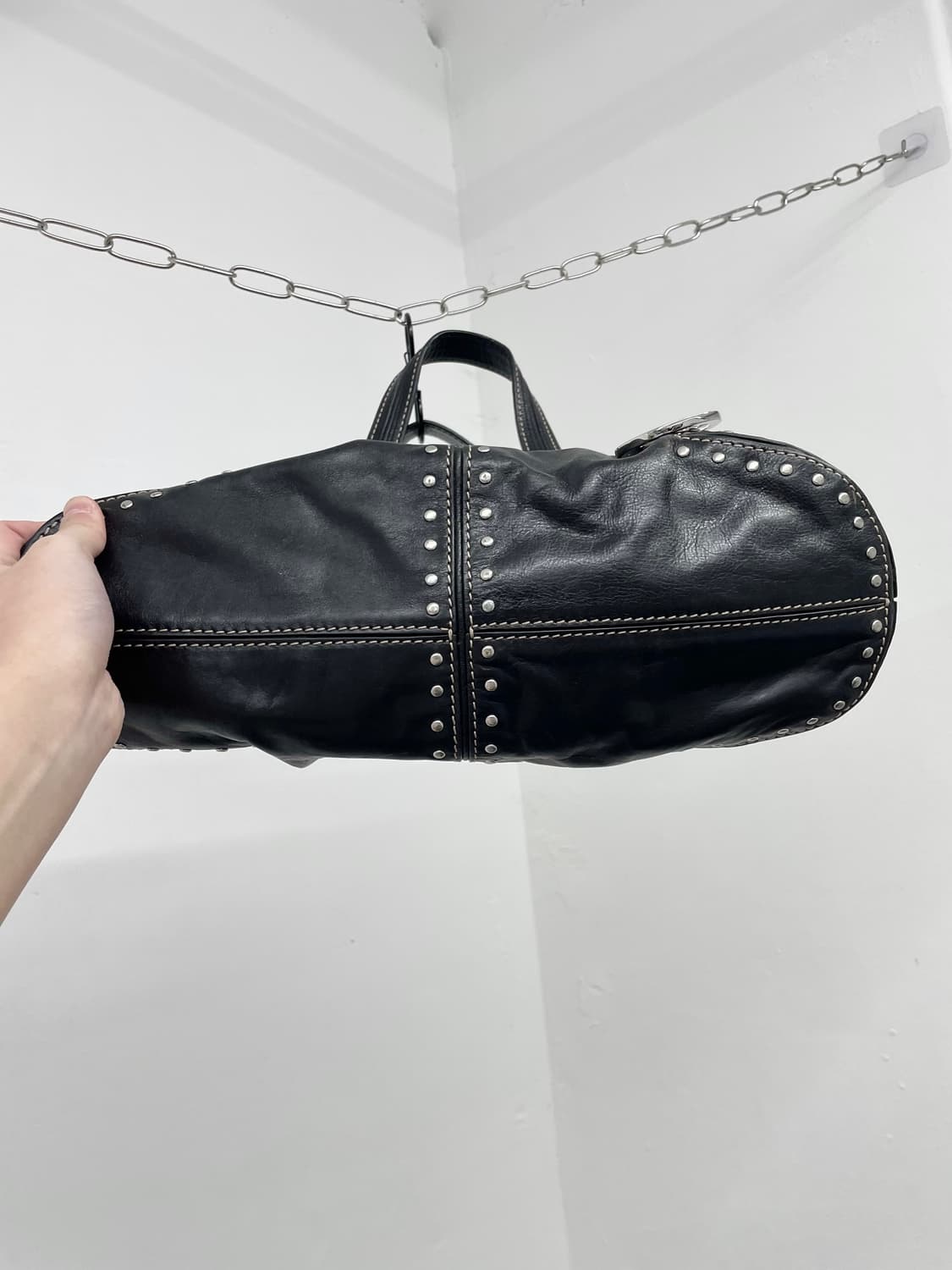 마이클코어스 블랙 은장 스터드백 상품이미지8