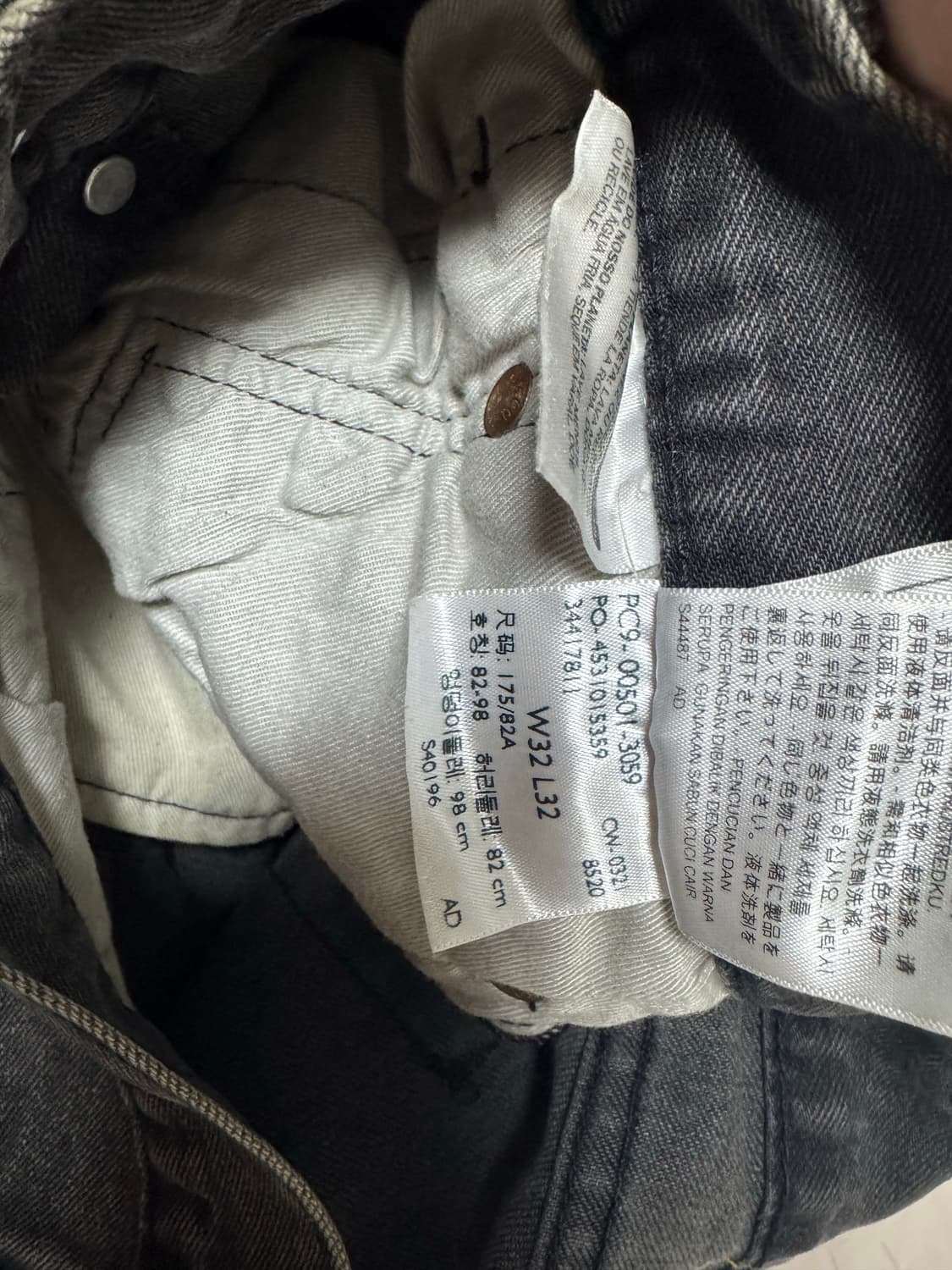 32/32]리바이스 501 흑청 데님 팬츠 상품이미지3