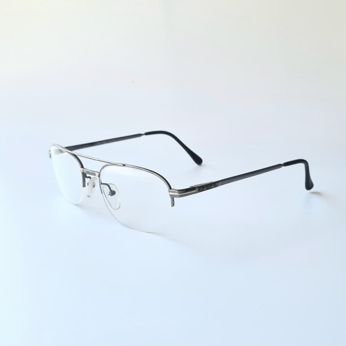 데드스탁 레트로와 모던함이 섞인 투브릿지 반무테 안경 485 상품이미지3
