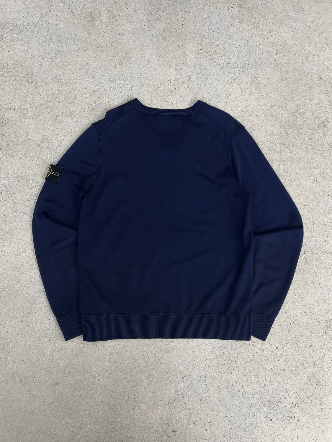 스톤아일랜드 와펜 네이비 워싱 울 V넥 니트 상품이미지4