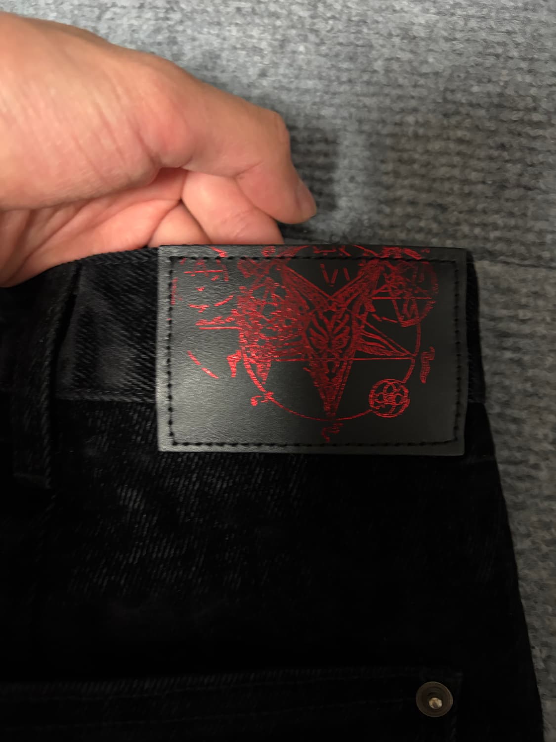 에모스탠스클럽 벨벳 레더 카펜터 진 상품이미지4