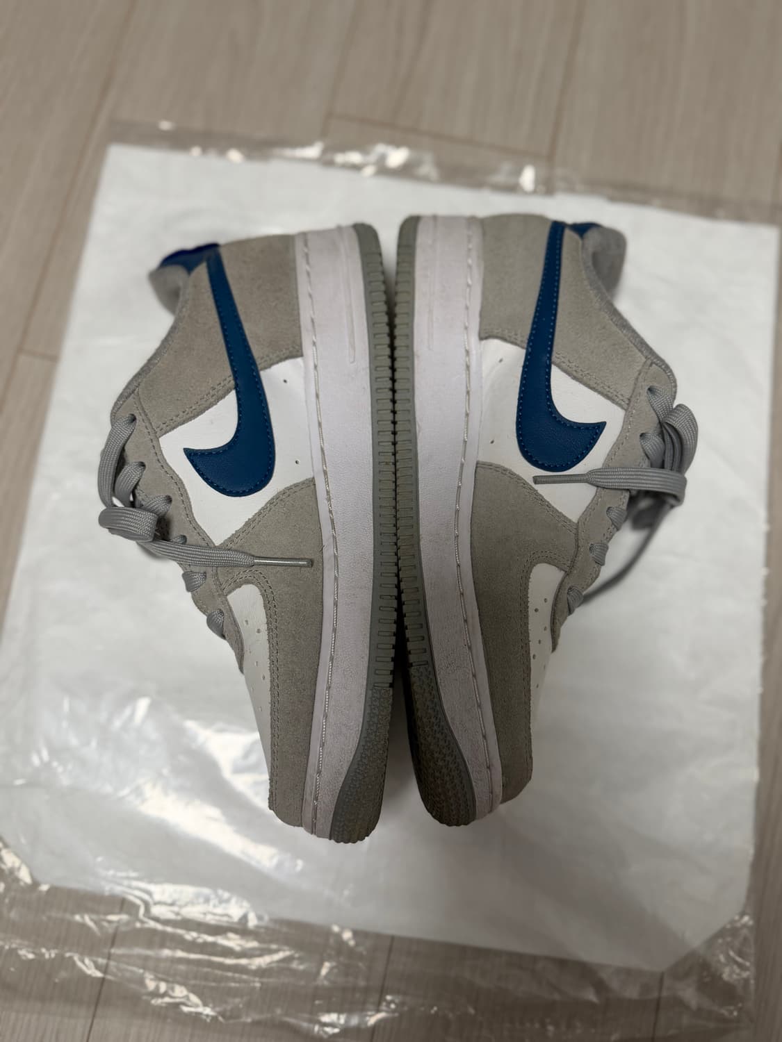 에어포스1 애슬레틱클럽 라이트스모그그레이 235 5y 상품이미지2