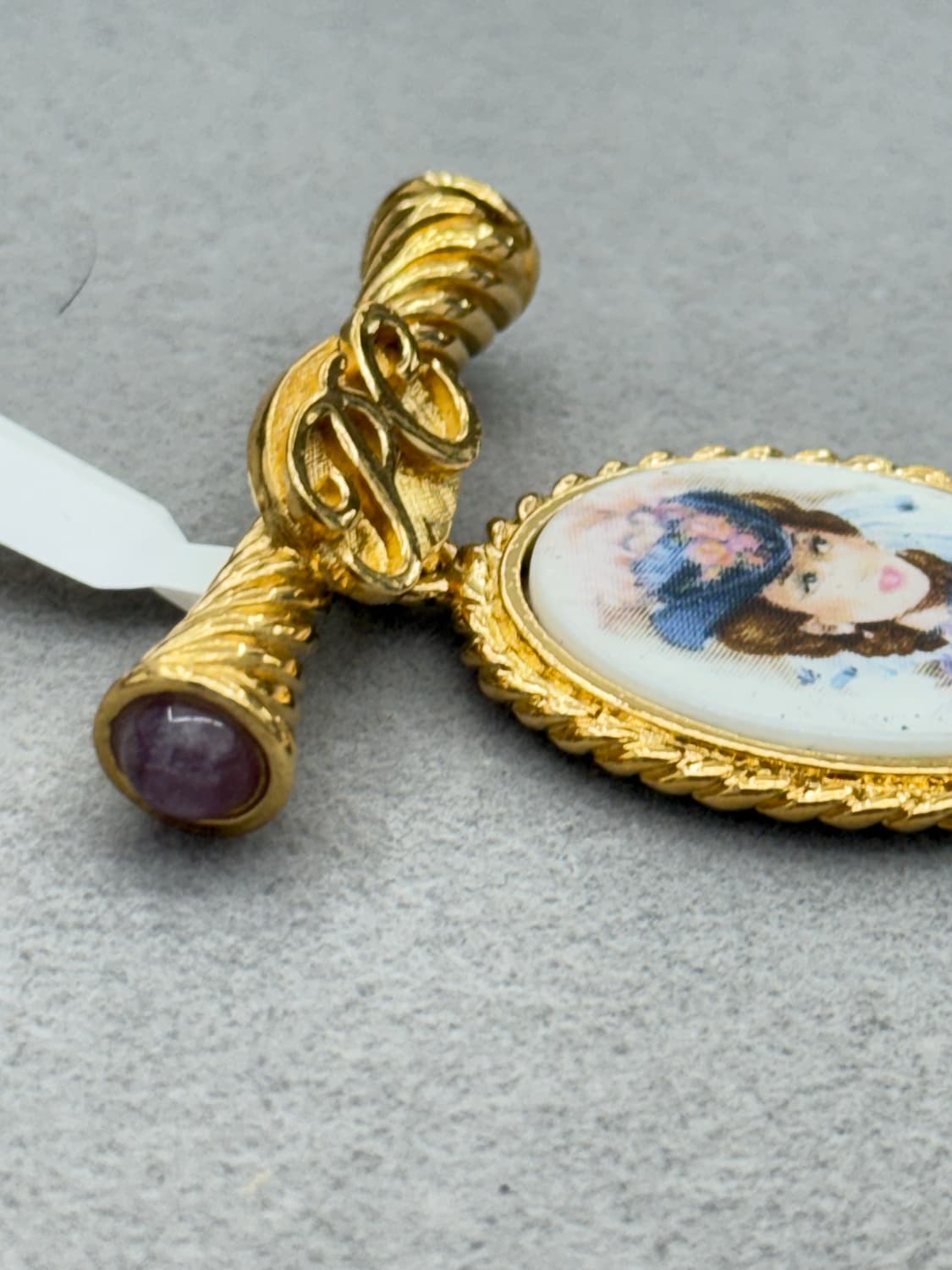 Victorian Portrait Brooch with Gold Fram 상품이미지2
